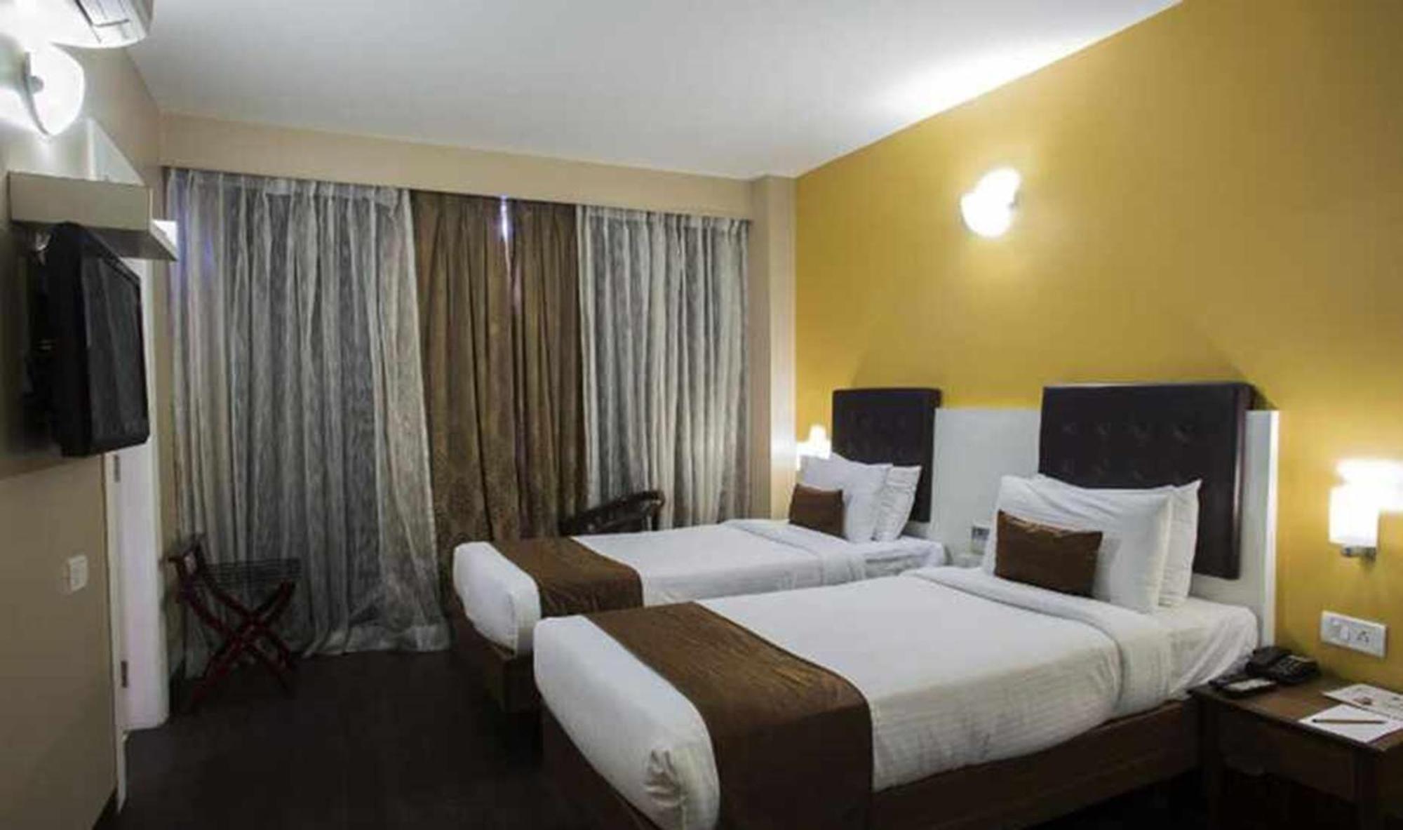 Avexia Premiere Agra Hotel Ngoại thất bức ảnh